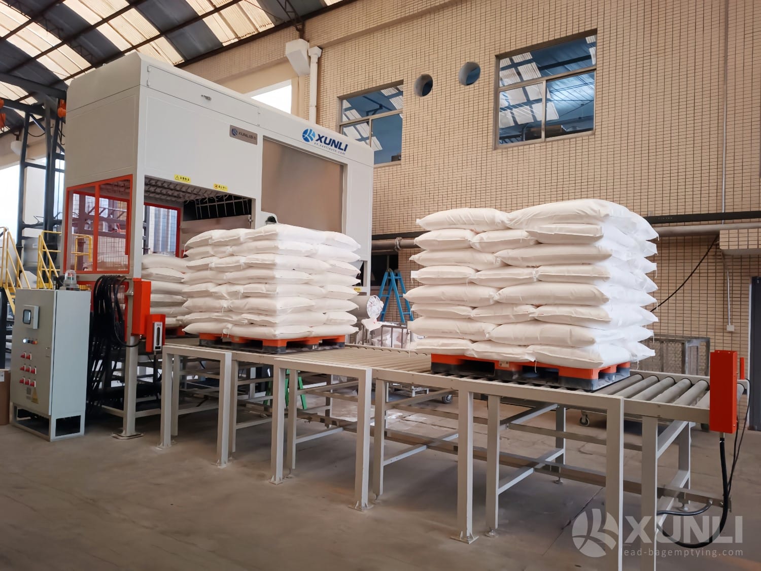 bag emptying machine for pallet